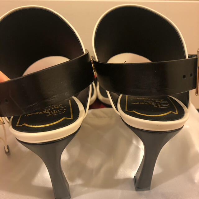 新品未使用 roger vivier サンダル ハイヒール 35 22 新品未使用 roger vivier サンダル ハイヒール 35 22
