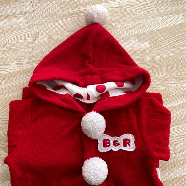 アカチャンホンポ(アカチャンホンポ)のクリスマス　赤ちゃん用　サンタ　ロンパース　80㎝ キッズ/ベビー/マタニティのベビー服(~85cm)(ロンパース)の商品写真