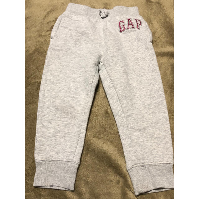 GAP(ギャップ)のGAP 裏起毛　ズボン　95センチ　グレー キッズ/ベビー/マタニティのキッズ服男の子用(90cm~)(パンツ/スパッツ)の商品写真