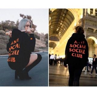 アンディフィーテッド(UNDEFEATED)のAnti social social club パーカ　ブラック　オレンジ　XL(パーカー)