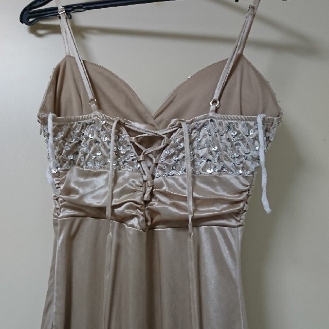 ベージュサテンビジューロングドレス レディースのフォーマル/ドレス(ロングドレス)の商品写真