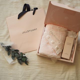 ジルスチュアート(JILLSTUART)のジルスチュアートリップ、ハンカチギフトボックス(リップグロス)