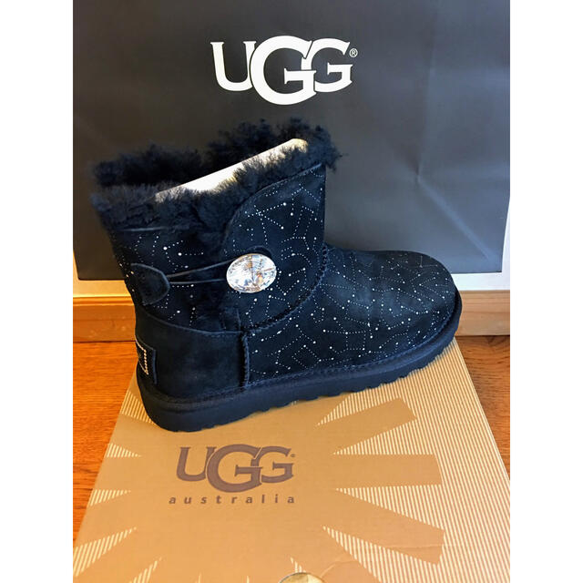 新品 国内正規品 在庫限り アグ UGG ムートンブーツ黒 スワロフスキー