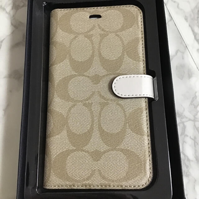 COACH(コーチ)のCOACH コーチ⭐️iPhone11 手帳型カバー　シグネチャー スマホ/家電/カメラのスマホアクセサリー(iPhoneケース)の商品写真