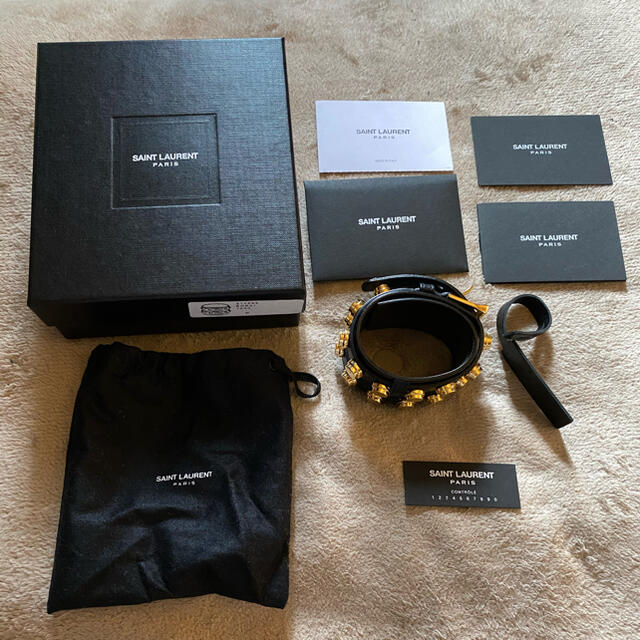 Saint Laurent(サンローラン)のSAINT LAUREIT PARIS BORON/バングルレザー314569 メンズのアクセサリー(ブレスレット)の商品写真