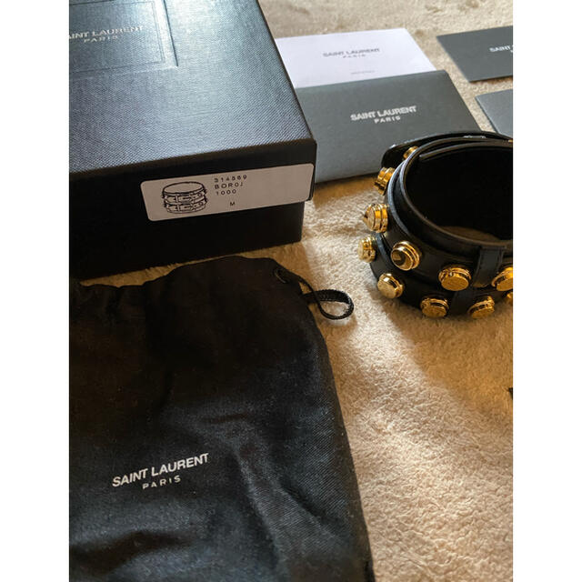 Saint Laurent(サンローラン)のSAINT LAUREIT PARIS BORON/バングルレザー314569 メンズのアクセサリー(ブレスレット)の商品写真