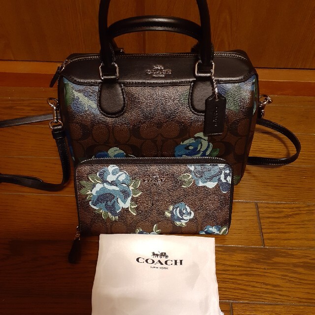 COACH花柄バッグとお財布セット