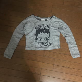 ベルシュカ(Bershka)のBershka Betty Boop ベティ　トレーナー　Tシャツ　長袖　ニット(Tシャツ/カットソー(七分/長袖))