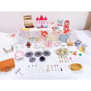 クラシカルなミニチュア　食器・家具・雑貨　セット