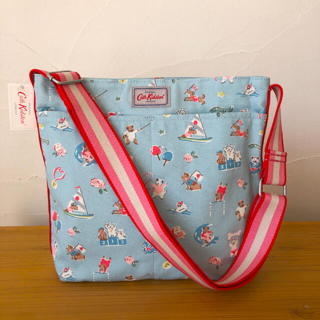 Cath Kidston(キャスキッドソン)のキャスキッドソン ショルダー バッグ　ドッグ 東京オリンピック レディースのバッグ(ショルダーバッグ)の商品写真