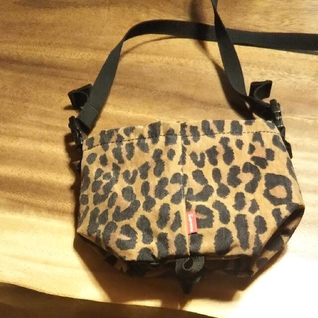 Supreme(シュプリーム)のsupreme  neck pouch leopard メンズのバッグ(ショルダーバッグ)の商品写真