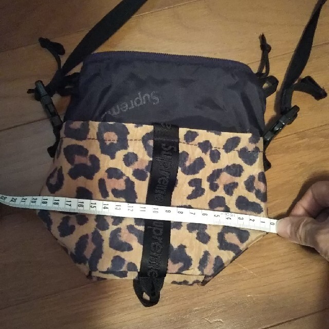 Supreme(シュプリーム)のsupreme  neck pouch leopard メンズのバッグ(ショルダーバッグ)の商品写真