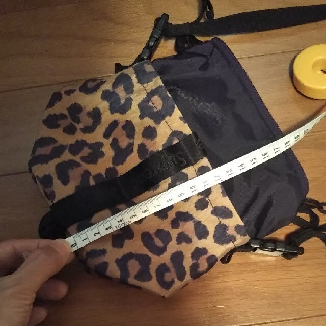 Supreme(シュプリーム)のsupreme  neck pouch leopard メンズのバッグ(ショルダーバッグ)の商品写真