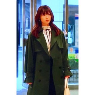 マウジー(moussy)のはじこい着用❣️緑moussyトレンチコート(トレンチコート)