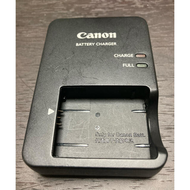 Canon(キヤノン)のキャノン 充電器 CB-2LH バッテリーチャージャー スマホ/家電/カメラのスマートフォン/携帯電話(バッテリー/充電器)の商品写真