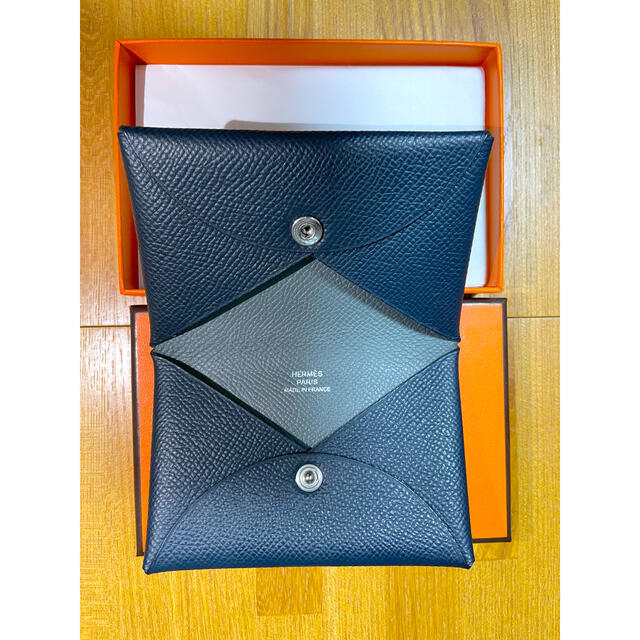 Hermes(エルメス)のお値下げしました！【新品・未使用】HERMES カルヴィ カードケース　ブルー メンズのファッション小物(名刺入れ/定期入れ)の商品写真