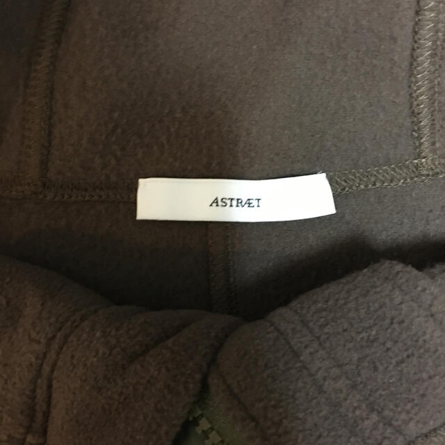 UNITED ARROWS(ユナイテッドアローズ)のASTRAET（アストラット）フリース フーデッドブルゾン◆ モカ レディースのジャケット/アウター(ブルゾン)の商品写真