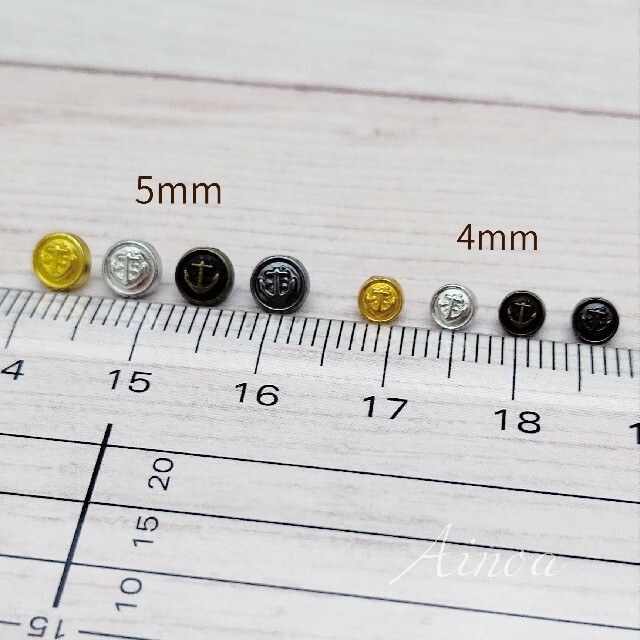 【AMB5】足付きイカリ柄マリンボタンM 5mm ドール アウトフィット 10個 ハンドメイドの素材/材料(各種パーツ)の商品写真