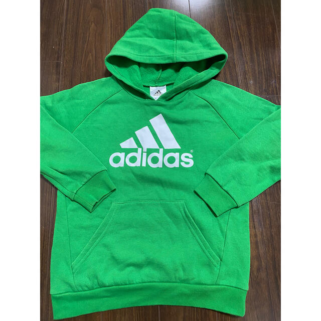 adidas(アディダス)のアディダス　パーカー　サイズ120センチ キッズ/ベビー/マタニティのキッズ服男の子用(90cm~)(Tシャツ/カットソー)の商品写真