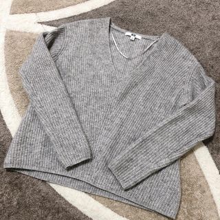 ユニクロ(UNIQLO)のUNIQLO ユニクロ Vネック リブ ニット♡(ニット/セーター)