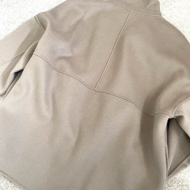Drawer(ドゥロワー)の新品　myinemy  ベージュ　完売　リバーショート　オーバーコート レディースのジャケット/アウター(テーラードジャケット)の商品写真