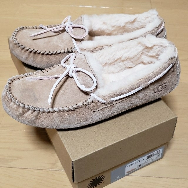 UGG(アグ)の【えりな様専用】UGG アグ モカシン DAKOTA ダコタ　US8 25cm レディースの靴/シューズ(スリッポン/モカシン)の商品写真