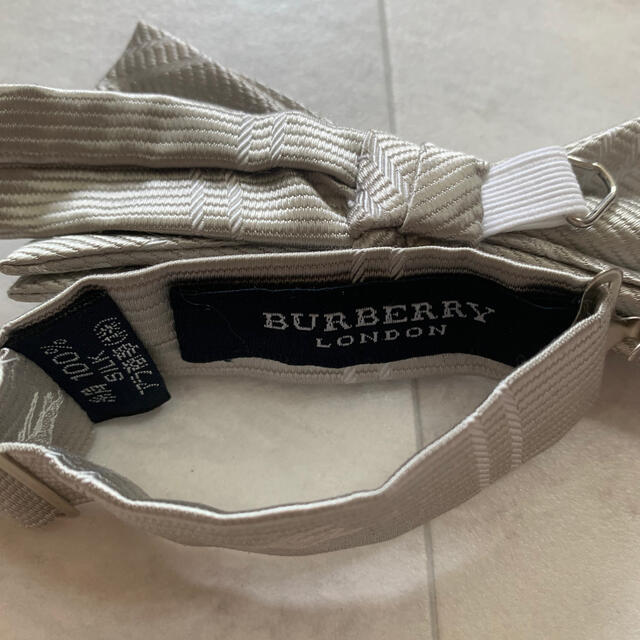 BURBERRY(バーバリー)のバーバリー　蝶ネクタイ　シルバー メンズのファッション小物(ネクタイ)の商品写真