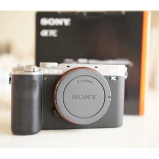 ソニー(SONY)の美品　SONY フルサイズミラーレス一眼 α7c シルバー　ボディ(ミラーレス一眼)