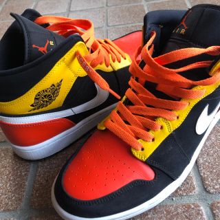 ナイキ(NIKE)のNIKE AIR JORDAN 1 MID SE ナイキ エアジョーダン 1(スニーカー)