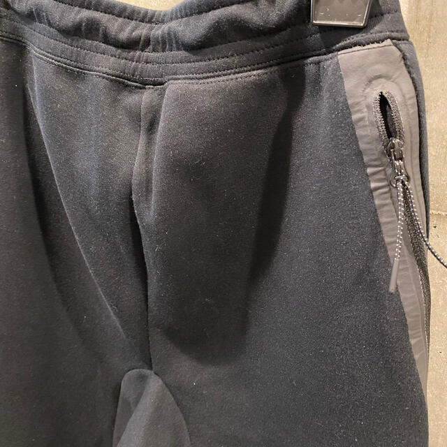 NIKE(ナイキ)のNIKE tech fleece テックフリース海外限定クロップドパンツブラック メンズのトップス(スウェット)の商品写真