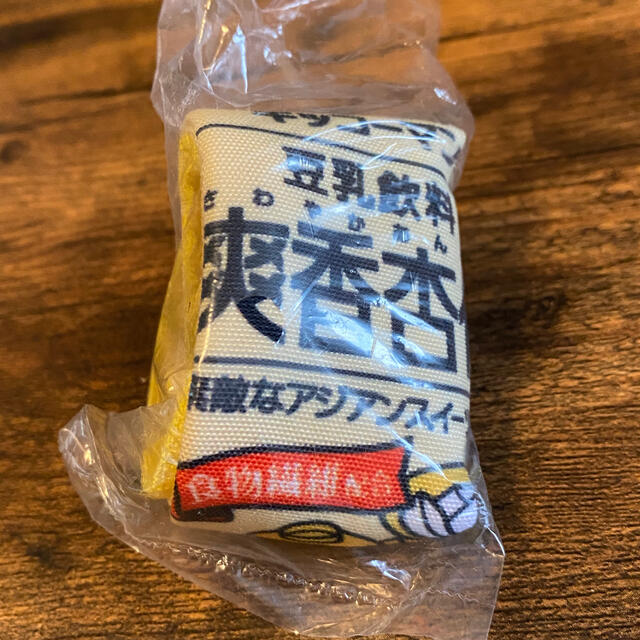 キッコーマン(キッコーマン)の新品未開封　キッコーマン豆乳ポーチ　爽香杏仁 レディースのファッション小物(ポーチ)の商品写真