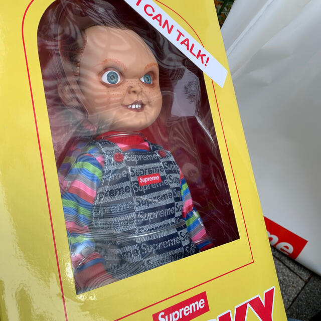 supreme chucky doll チャッキー