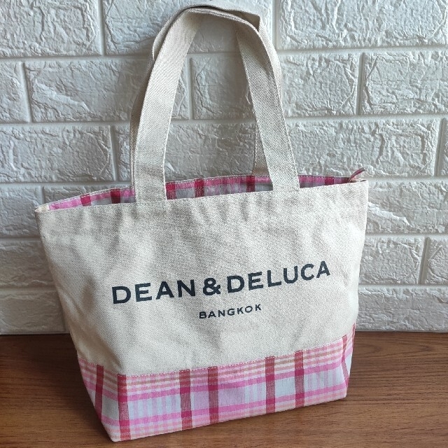 DEAN & DELUCA(ディーンアンドデルーカ)の[新品]海外限定 DEAN&DELUCAショルダーバッグ 2020限定チェック柄 レディースのバッグ(ショルダーバッグ)の商品写真