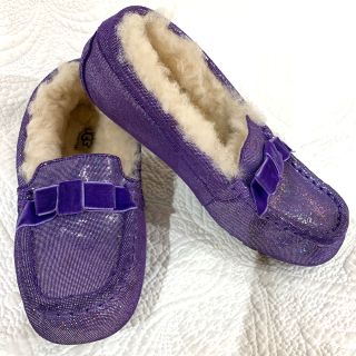 【美品】UGG  スリッポン　US01（日本20㎝）紫ラメ　箱あり