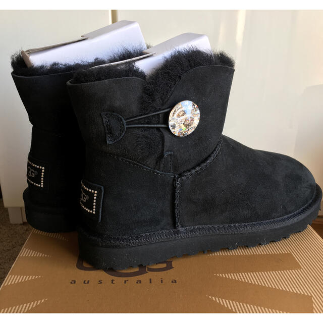 ブーツ☆新品未使用☆UGG スワロフスキー　ムートンブーツ　ミニベイリーボタン