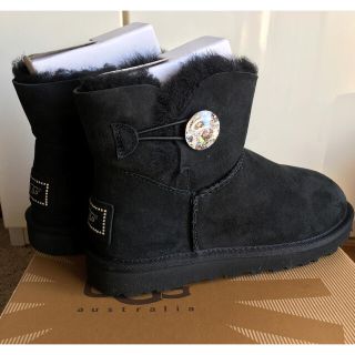 新品　UGG スワロフスキーボタン　ムートン