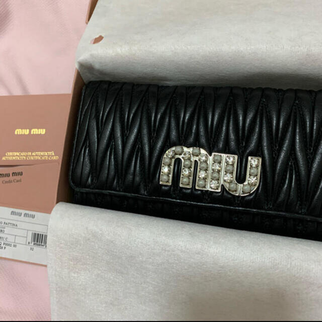 miumiu(ミュウミュウ)のりいさま専用　miumiu 長財布　ビジュー　マトラッセ レディースのファッション小物(財布)の商品写真