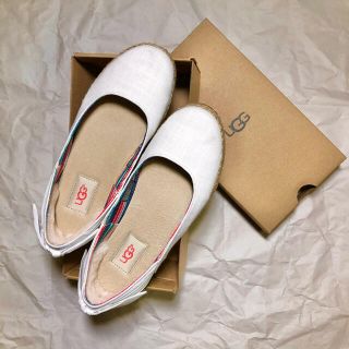 アグ(UGG)の【値下げ不可】UGG アグ　パンプス　フラットシューズ　リボン付き　22.5cm(フラットシューズ)