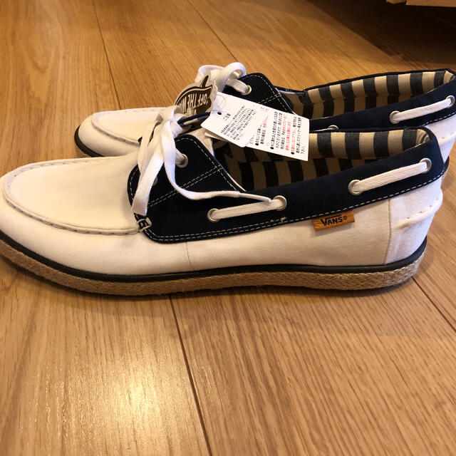 VANS(ヴァンズ)のVANS スニーカー　デッキシューズ　28.5cm ホワイト メンズの靴/シューズ(デッキシューズ)の商品写真