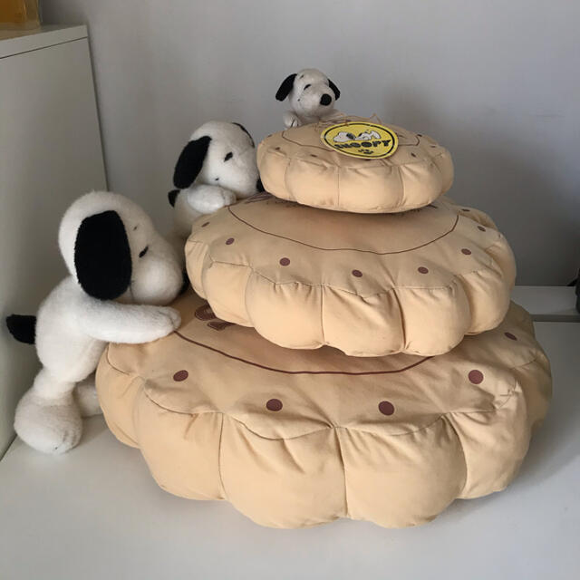 SNOOPY(スヌーピー)のSNOOPY ビスケット型クッション3セット エンタメ/ホビーのおもちゃ/ぬいぐるみ(キャラクターグッズ)の商品写真