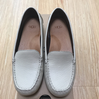 アグ(UGG)のUGG ローファー　MILANA  22.5cm(ローファー/革靴)