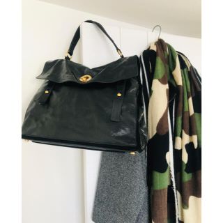 サンローラン(Saint Laurent)の【Ree様専用】ラージサイズ イヴサンローラン ミューズトゥーパテント(ショルダーバッグ)