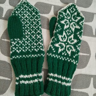 新品★ハンドメイド   手編みの手袋(手袋)