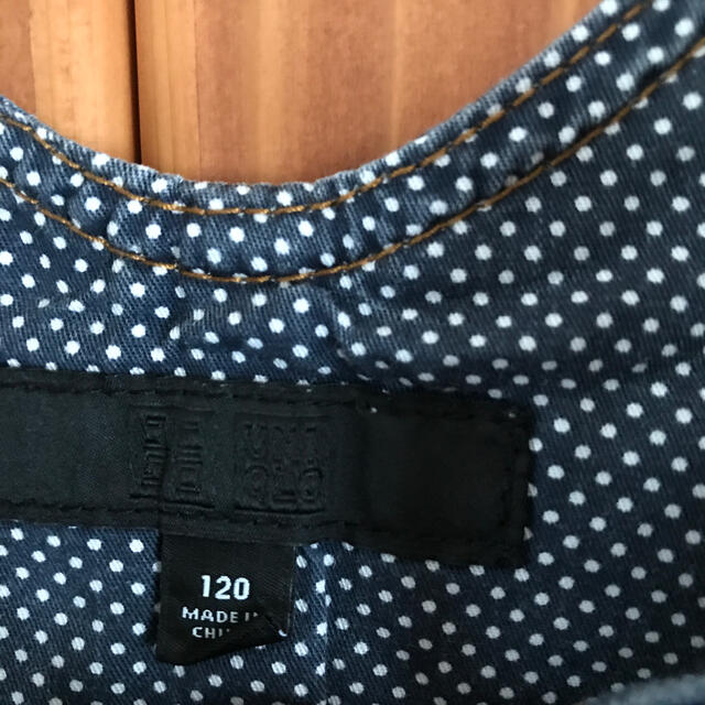 UNIQLO(ユニクロ)のデニムジャンパースカート　120 キッズ/ベビー/マタニティのキッズ服女の子用(90cm~)(ワンピース)の商品写真
