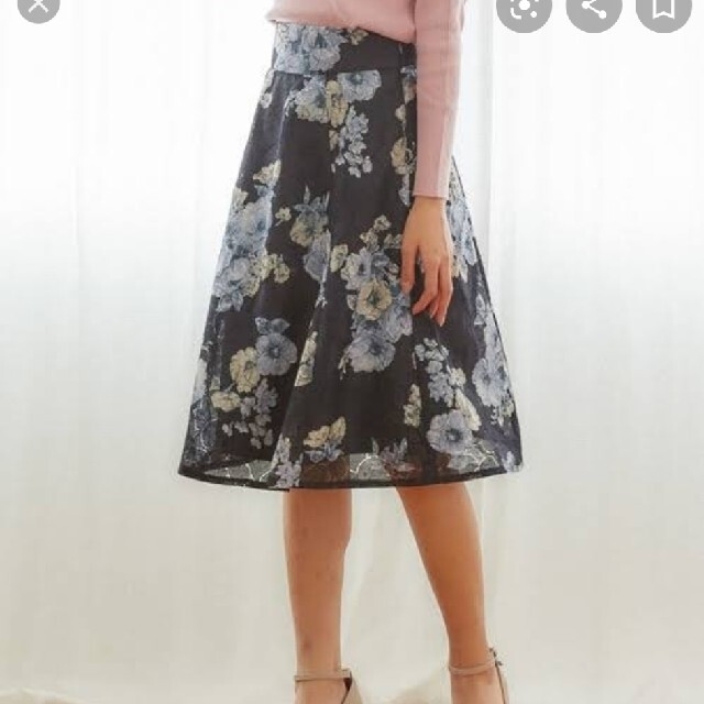 MISCH MASCH(ミッシュマッシュ)のミッシュマッシュ　花柄　フレアスカート　春服 レディースのスカート(ひざ丈スカート)の商品写真