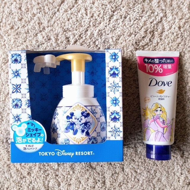 Disney(ディズニー)のディズニーお土産セット　ミッキー泡ハンドソープ・ラプンツェルダヴ 洗顔料 コスメ/美容のスキンケア/基礎化粧品(洗顔料)の商品写真