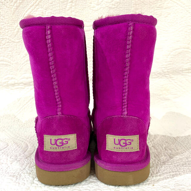 UGG(アグ)の【美品】UGG クラッシック　USA2（日本20）ガールズ キッズ/ベビー/マタニティのキッズ靴/シューズ(15cm~)(ブーツ)の商品写真