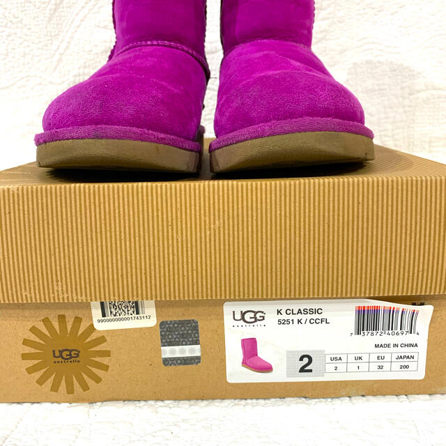 UGG(アグ)の【美品】UGG クラッシック　USA2（日本20）ガールズ キッズ/ベビー/マタニティのキッズ靴/シューズ(15cm~)(ブーツ)の商品写真