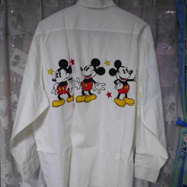 Disney(ディズニー)のミッキーマウス:ロングスリーブホワイトシャツ レディースのトップス(シャツ/ブラウス(長袖/七分))の商品写真