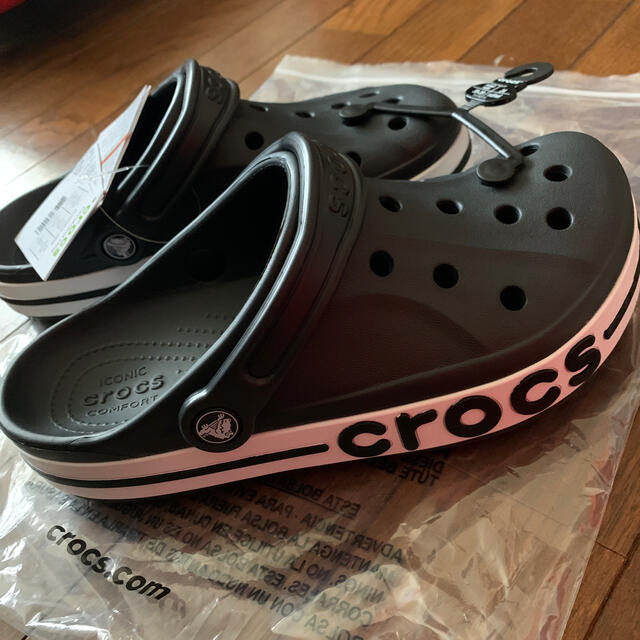 crocs(クロックス)の【新品】クロックス バヤバンドクロッグ ブラック 24センチ 正規品 メンズの靴/シューズ(サンダル)の商品写真